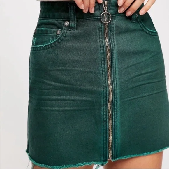 Free People Zip It Up Distressed Raw Hem Green Cotton Denim Mini Skirt Size 28/6 - Picture 2 of 8